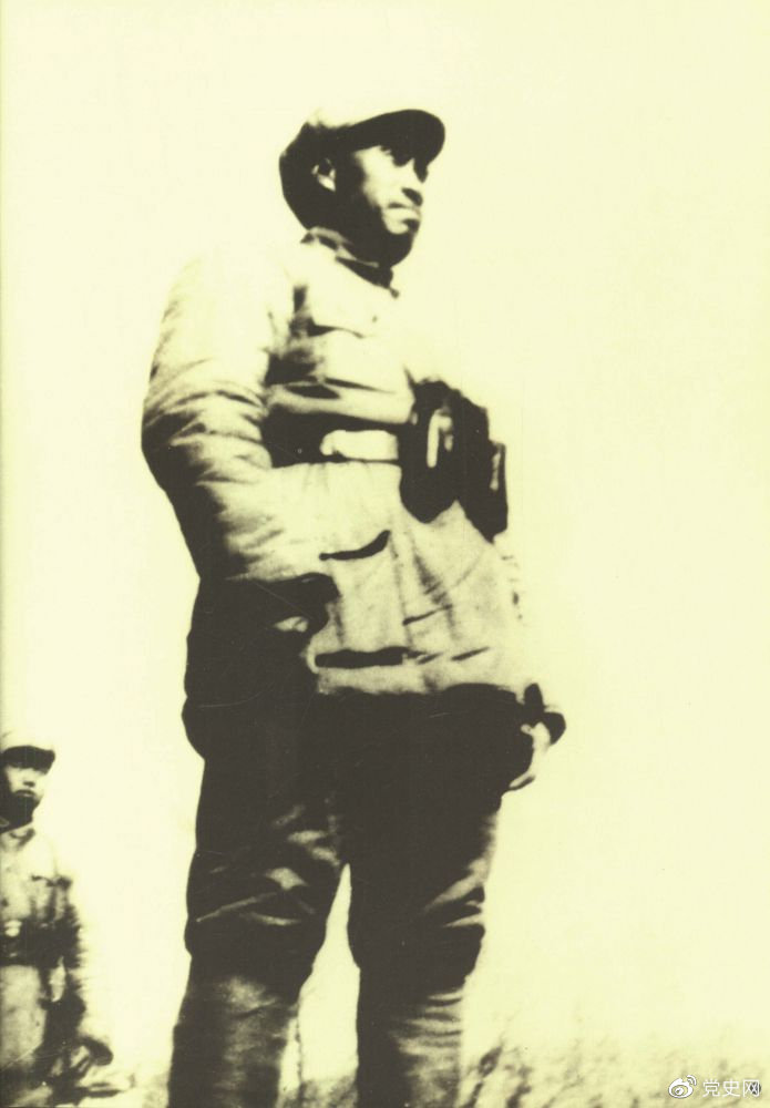 1937年9月至1940年5月，朱德指挥八路军在华北广泛开展游击战争，放手发动群众，创建抗日根据地。图为朱德在华北前线。